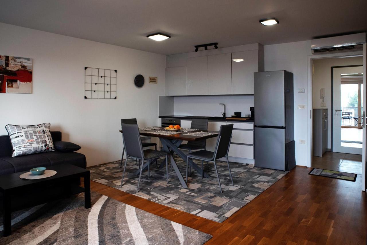 Burin Apartment Koper Bagian luar foto